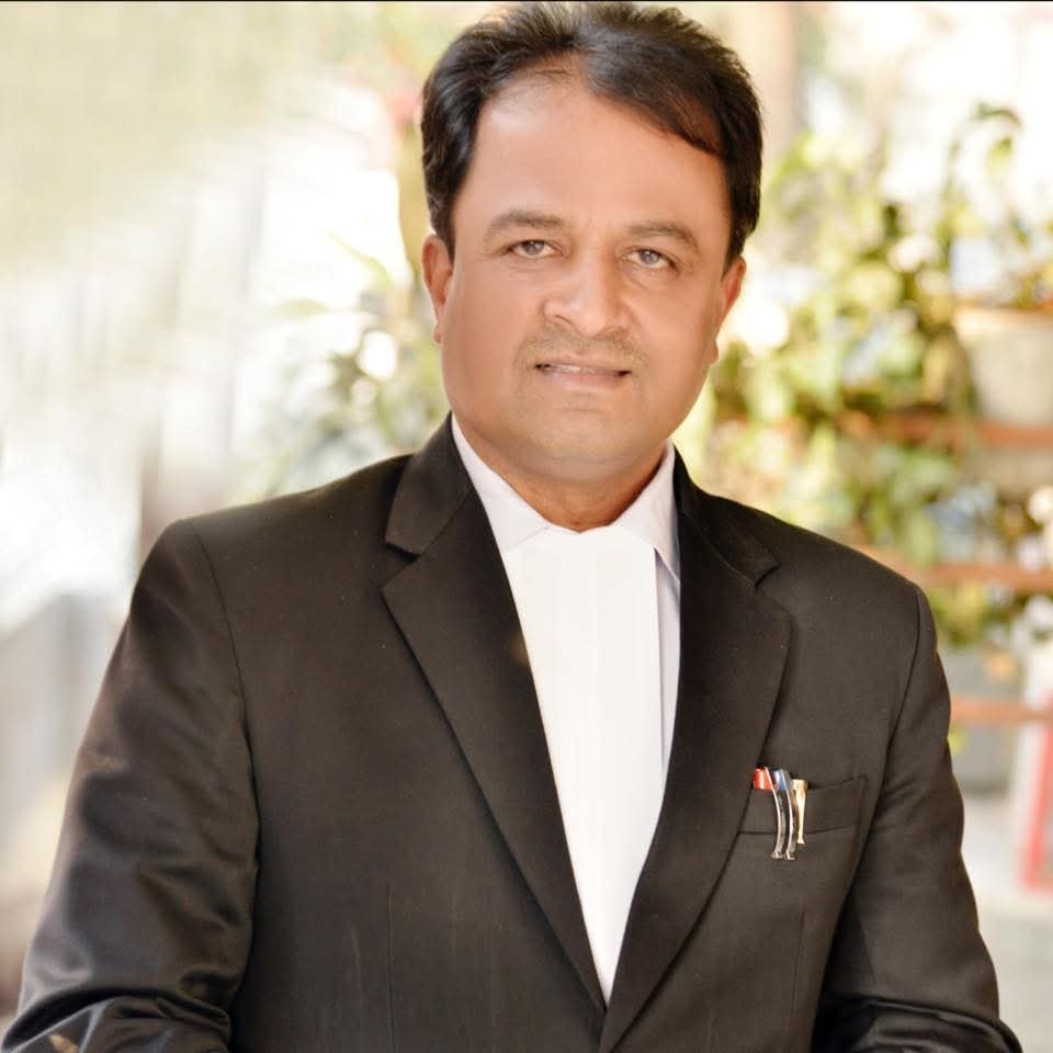 नाबालिग से ज्यादती: आरोपी वकील यावर खान को हाईकोर्ट से राहत नहीं, ट्रायल जारी रहेगा