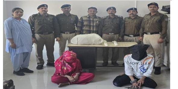 स्टेशन बजरिया पुलिस की कार्रवाई: गांजा तस्करी करते पति-पत्नी गिरफ्तार, धारदार हथियार भी बरामद