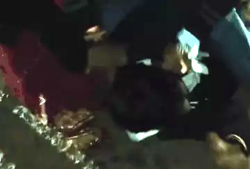 छेड़खानी पड़ी भारी: भाई-भाभी ने मनचले को बीच सड़क सिखाया सबक