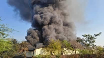 भोपाल: ISBT के सामने मेहता इंडस्ट्री में भीषण आग, रिहायशी इलाके में मची अफरा-तफरी