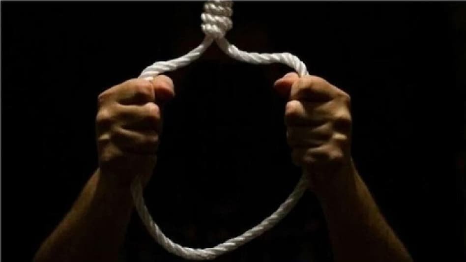 दुकान में फंदे से लटका मिला किराना कारोबारी का शव, सुसाइड नोट न मिलने से गुत्थी उलझी