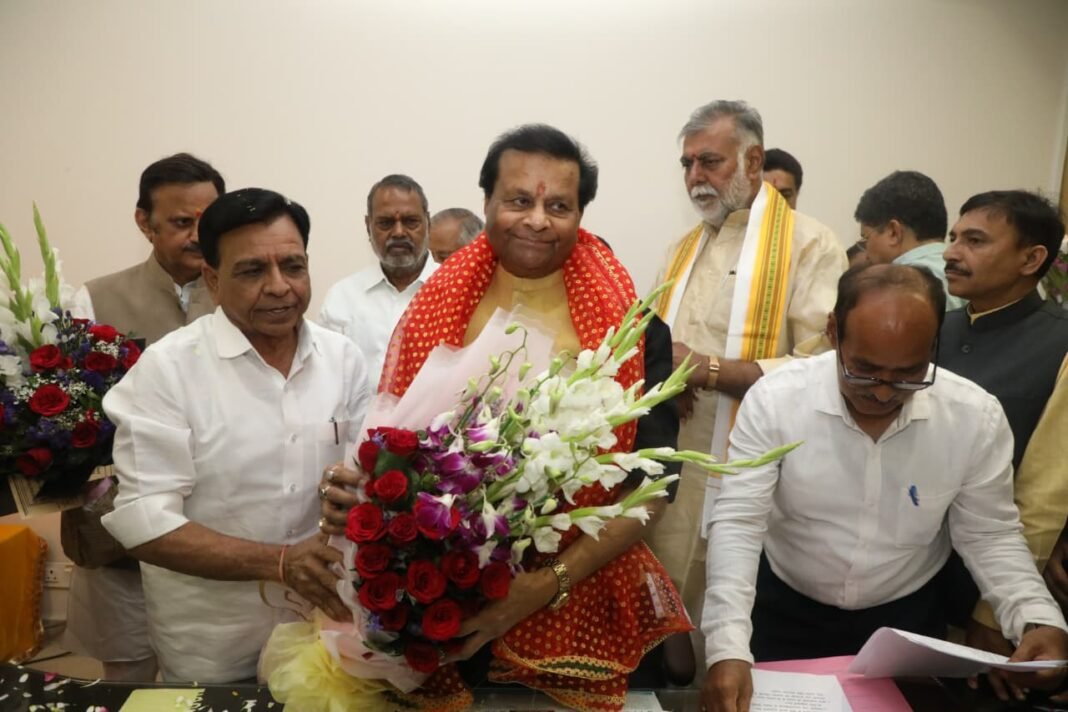 जयभान सिंह पवैया ने संभाला वित्त आयोग के अध्यक्ष का पदभार, दोनों उपमुख्यमंत्री रहे मौजूद