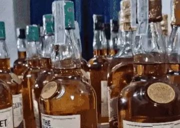 भोपाल शराब नीलामी: बड़े ठेकेदारों की ‘घेराबंदी’ के आगे विभाग पस्त, पहले दिन खाली रहे टेंडर के डिब्बे