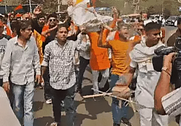 भोपाल: गोमांस मामले में आरोपी असलम को जमानत मिलते ही फिर पकड़ा, बजरंग दल का प्रदर्शन