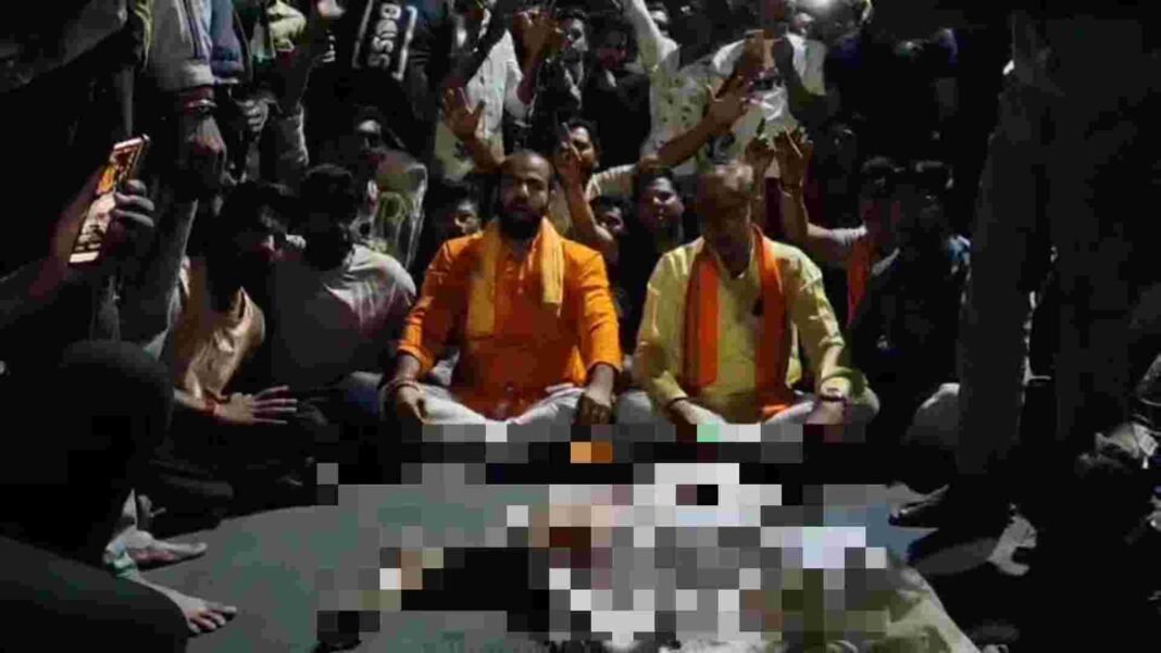 गोवंश के अवशेष मिलने पर भड़का जय मां भवानी हिंदू संगठन