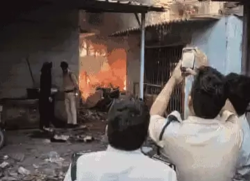 हनुमानगंज थाने में खड़ी गाड़ियों में लगी भीषण आग, शॉर्ट सर्किट बना कारण