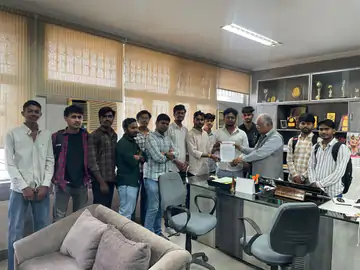 RGPV कैंटीन के खाने में मिली ‘छिपकली’, छात्रों का हंगामा; संचालक बोला- ‘वह शिमला मिर्च थी’