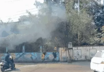 पुलिस कंट्रोल रूम परिसर की झाड़ियों में भड़की आग, टला बड़ा हादसा