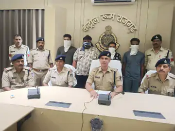 फर्जी लोन ऐप से ब्लैकमेलिंग करने वाला अंतर्राज्यीय गिरोह गिरफ्तार, यूपी से पकड़े गए 4 शातिर