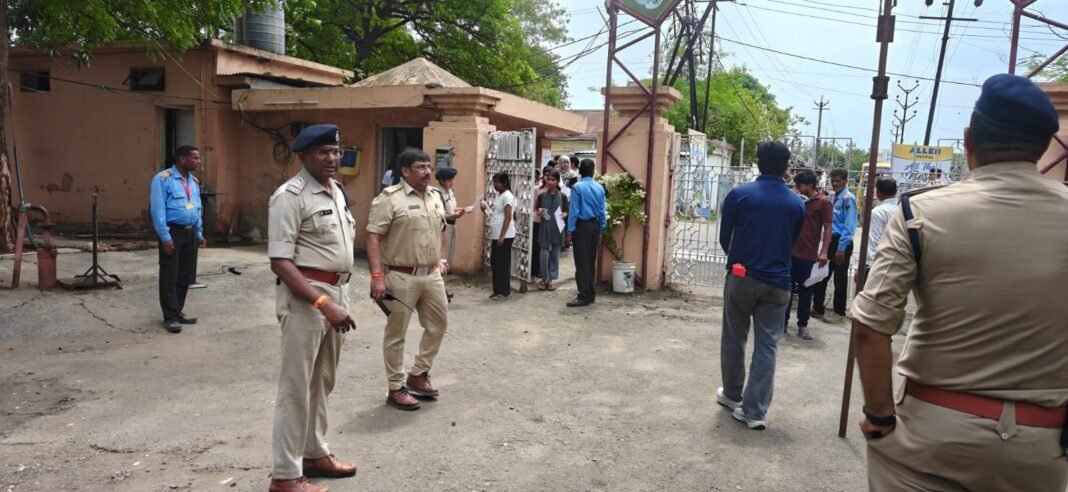 भोपाल में NEET परीक्षा शांतिपूर्ण संपन्न, पुलिस की चाक-चौबंद सुरक्षा रही मौजूद