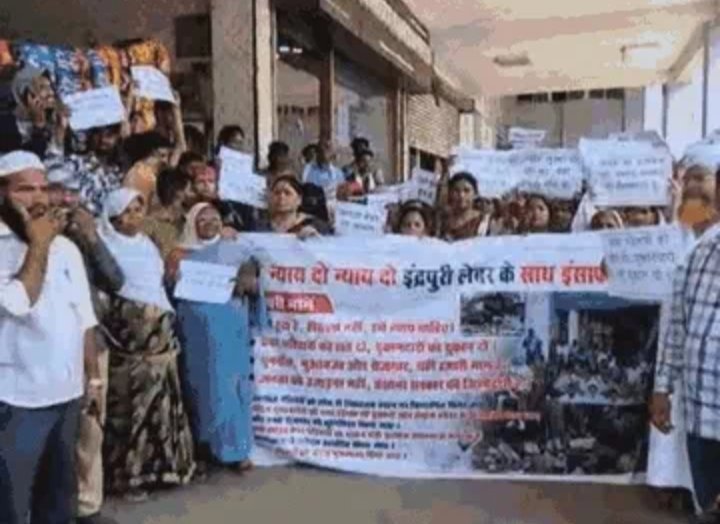 भोपाल: इंद्रपुरी लेबर कॉलोनी में बेघर हुए 300 लोग, नगर निगम के खिलाफ फूटा गुस्सा