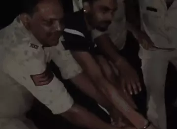 भोपाल: उफनते नाले में फंसे बुजुर्ग को पुलिस ने दी नई जिंदगी, CPR देकर बचाई जान