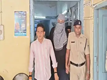 ट्रेन में चोरी करने वाला शातिर गिरफ्तार: पुलिस से बचने के लिए फ्लाइट से करता था सफर, 15 लाख के गहने बरामद