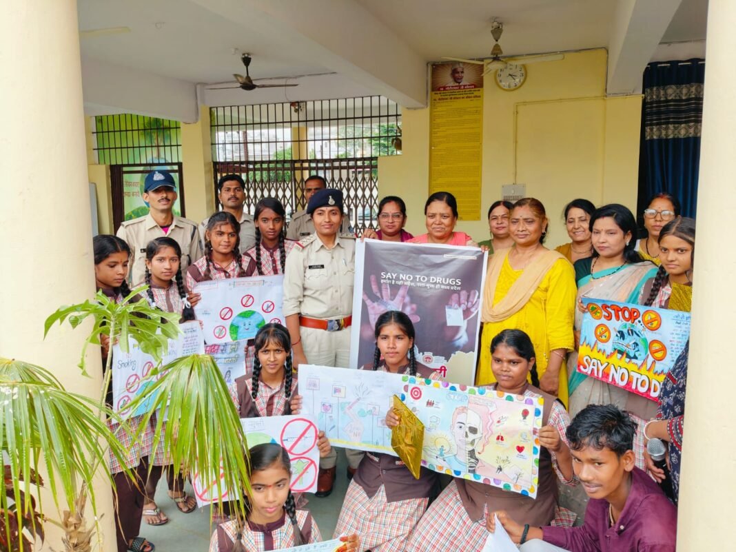 नशे के खिलाफ जागरूक हुए बच्चे, छोला मंदिर पुलिस ने कराई पेंटिंग प्रतियोगिता