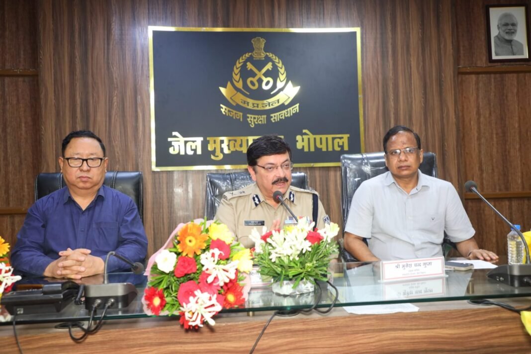 जेल मुख्यालय में पिपिंग सेरेमनी: पदोन्नत अधिकारी-कर्मचारियों को लगाए स्टार