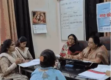 20 साल बाद असिस्टेंट डायरेक्टर पत्नी ने पति को छोड़ा, दूसरे मामले में पति बोला- ‘पत्नी से जान का खतरा’