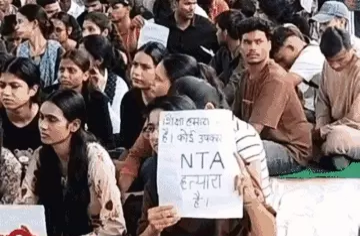 मप्र में छात्र आक्रोश: पेपर लीक और लाठीचार्ज के विरोध में सड़कों पर उतरे युवा, कई जिलों में प्रदर्शन