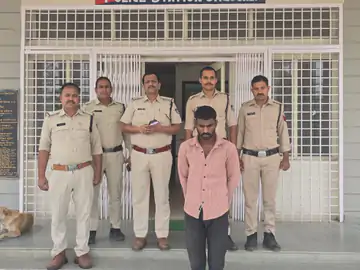 पीथमपुर: नाबालिग से दुष्कर्म और अपहरण का आरोपी 24 घंटे में गिरफ्तार, पुलिस ने निकाला जुलूस
