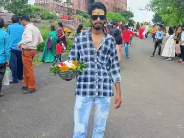 मोबाइल में मग्न था युवक, ट्रेन की चपेट में आने से दर्दनाक मौत
