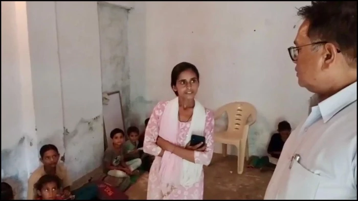 स्कूल से गायब मिला हेडमास्टर, भाड़े पर रख छोड़ी थी 4500 महीने वाली टीचर