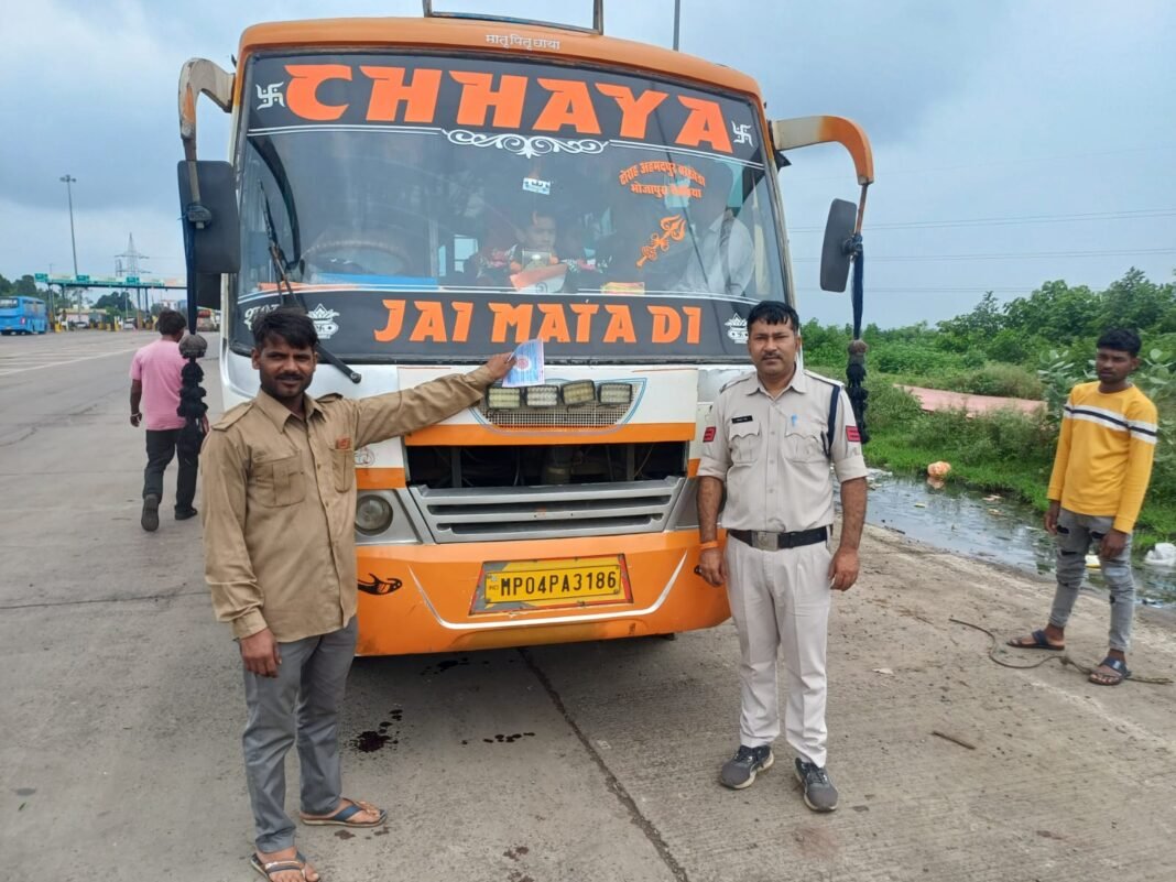रक्षाबंधन पर परिवहन विभाग की सख्त कार्रवाई: ओवरलोड और बिना बीमा चल रही बसों पर शिकंजा, 25 वाहनों के चालान से 1 लाख वसूला शमन शुल्क