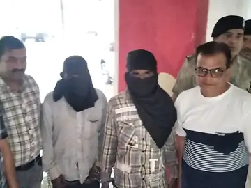 गुना में पंचायत सचिव के घर डकैती का खुलासा: 985 ग्राम सोने के साथ दो पारदी बदमाश गिरफ्तार, बुलडोजर कार्रवाई भी