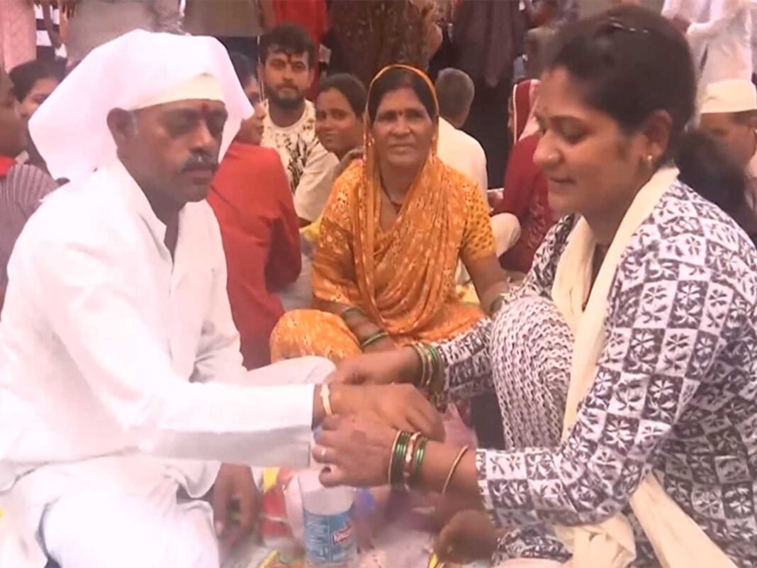 भोपाल सेंट्रल जेल में रक्षाबंधन: सलाखों के पीछे सजी राखी, भाइयों की कलाई पर बंधा बहनों का प्यार