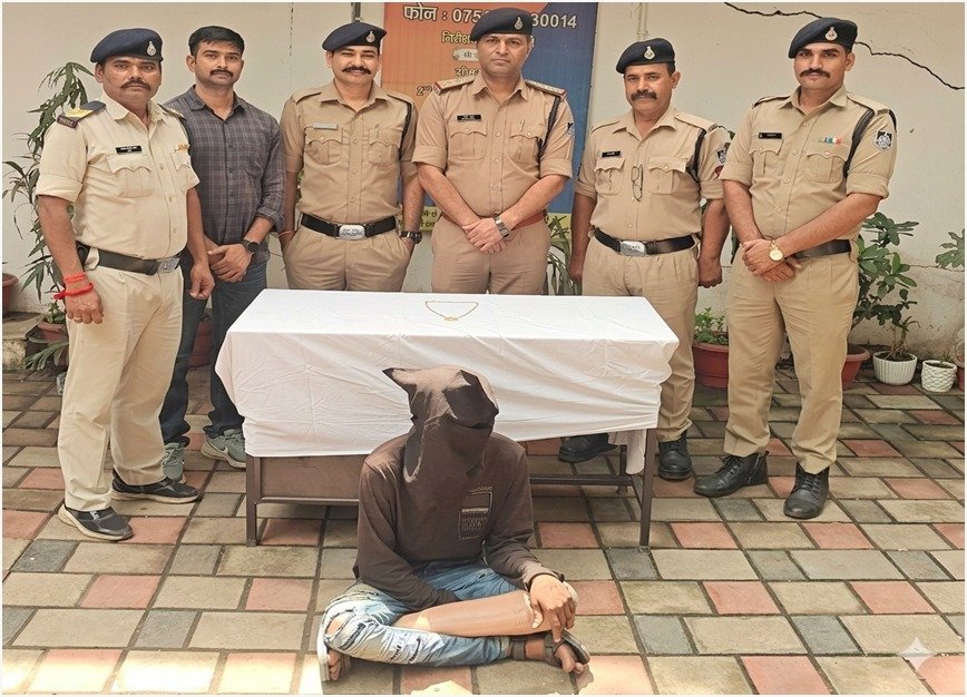 भोपाल जीआरपी की कार्रवाई: ट्रेन में झाड़ू लगाने की आड़ में पर्स चोरी करने वाला आरोपी गिरफ्तार, 3 लाख का मंगलसूत्र बरामद