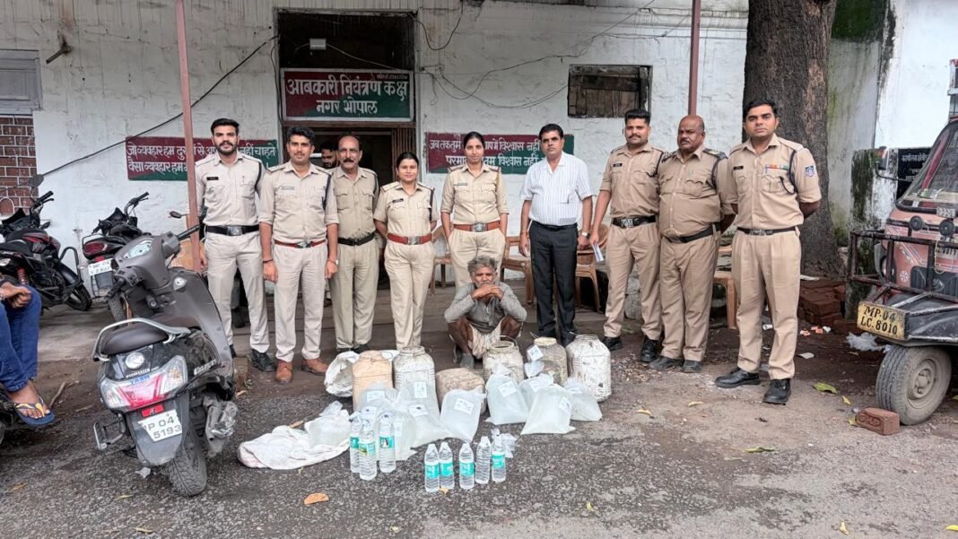 भोपाल में आबकारी विभाग की बड़ी कार्रवाई: बालमपुर से 98 लीटर अवैध कच्ची शराब जब्त, आरोपी गिरफ्तार