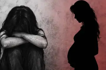 पेट दर्द की शिकायत पर अस्पताल लाई 10वीं की छात्रा, दिया बेटे को जन्म; परिवार हैरान