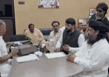 नारियलखेड़ा में मकान टूटने से बेघर हुए परिवारों के पुनर्वास की मांग, मिल्ली काउंसिल ने वक्फ बोर्ड अध्यक्ष को सौंपा ज्ञापन