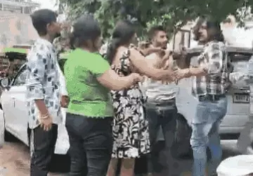 आशिमा मॉल में डिलीवरी बॉय के साथ मारपीट, तीसरी मंजिल पर पार्सल ले जाने से मना करने पर हुआ विवाद