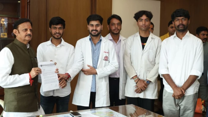 इंटर्न डॉक्टरों का 3 दिन बाद खत्म हुआ आंदोलन, स्टाइपेंड बढ़ाकर 21,500 रुपए किया गया