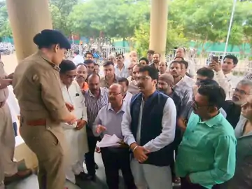 विदिशा में तेज आवाज वाले डीजे के खिलाफ व्यापारियों का फूटा गुस्सा, कलेक्टर-एसपी को सौंपा ज्ञापन