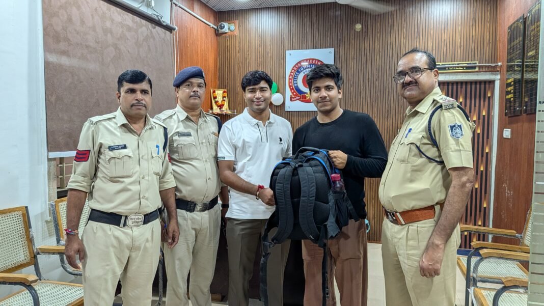 एमबीबीएस छात्र का ऑटो में छूटा बैग, पुलिस ने खोज निकाला