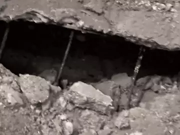 इंदौर में बड़ा हादसा टला: गांधी नगर में आईडीए मल्टी की जमीन धंसी, मची अफरा-तफरी