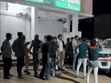 देवास में शराब दुकान पर विवाद: मारपीट और अवैध वसूली के आरोप में पार्षद प्रतिनिधि समेत चार गिरफ्तार