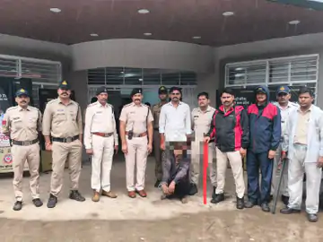 निशातपुरा पुलिस ने डेयरी की आड़ में गोकशी करने वाले 3 हजार के इनामी आरोपी को किया गिरफ्तार