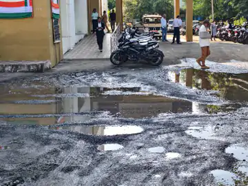 6 करोड़ की नई तहसील बिल्डिंग के रास्ते पर कीचड़ और गड्ढे, जनता परेशान