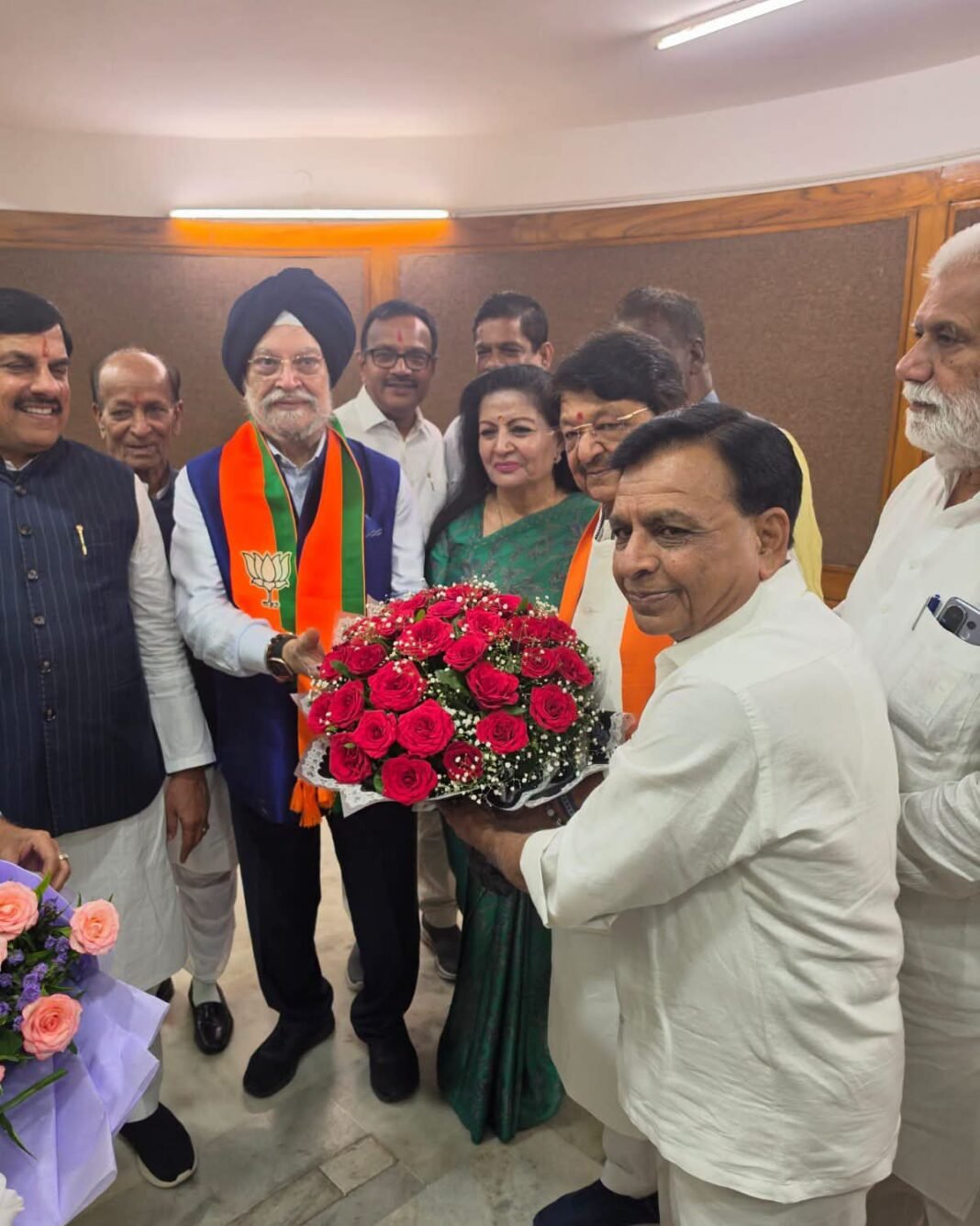 केंद्रीय मंत्री हरदीप सिंह पुरी ने भोपाल में दाखिल किया राज्यसभा उपचुनाव का नामांकन