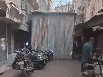 इंदौर के बाद भोपाल में भी सड़कों पर पंडालों से रास्ते बंद, हाई कोर्ट की सख्ती के बाद ट्रैफिक व्यवस्था पर सवाल