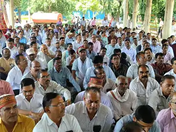 TET अनिवार्यता और पुरानी पेंशन: शिक्षकों का आंदोलन तेज, कल जिला मुख्यालयों पर होगा उपवास और सत्याग्रह