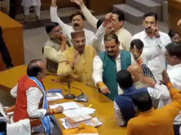 भोपाल नगर निगम परिषद की बैठक आज: होर्डिंग्स पर जवाब देंगे एमआईसी मेंबर, 10 साल के लिए मिल सकता है सर्विस ब्लॉक का जिम्मा