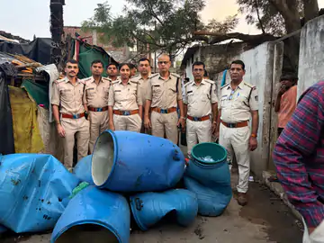 भोपाल में आबकारी विभाग की बड़ी कार्रवाई: 1600 लीटर अवैध शराब और लहान जब्त, दो गिरफ्तार